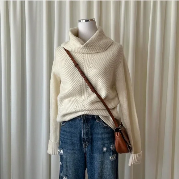 Talbots Pure Cashmere Cream Ribbed Turtleneck Sweater Minimalist. - Picture 4 of 8